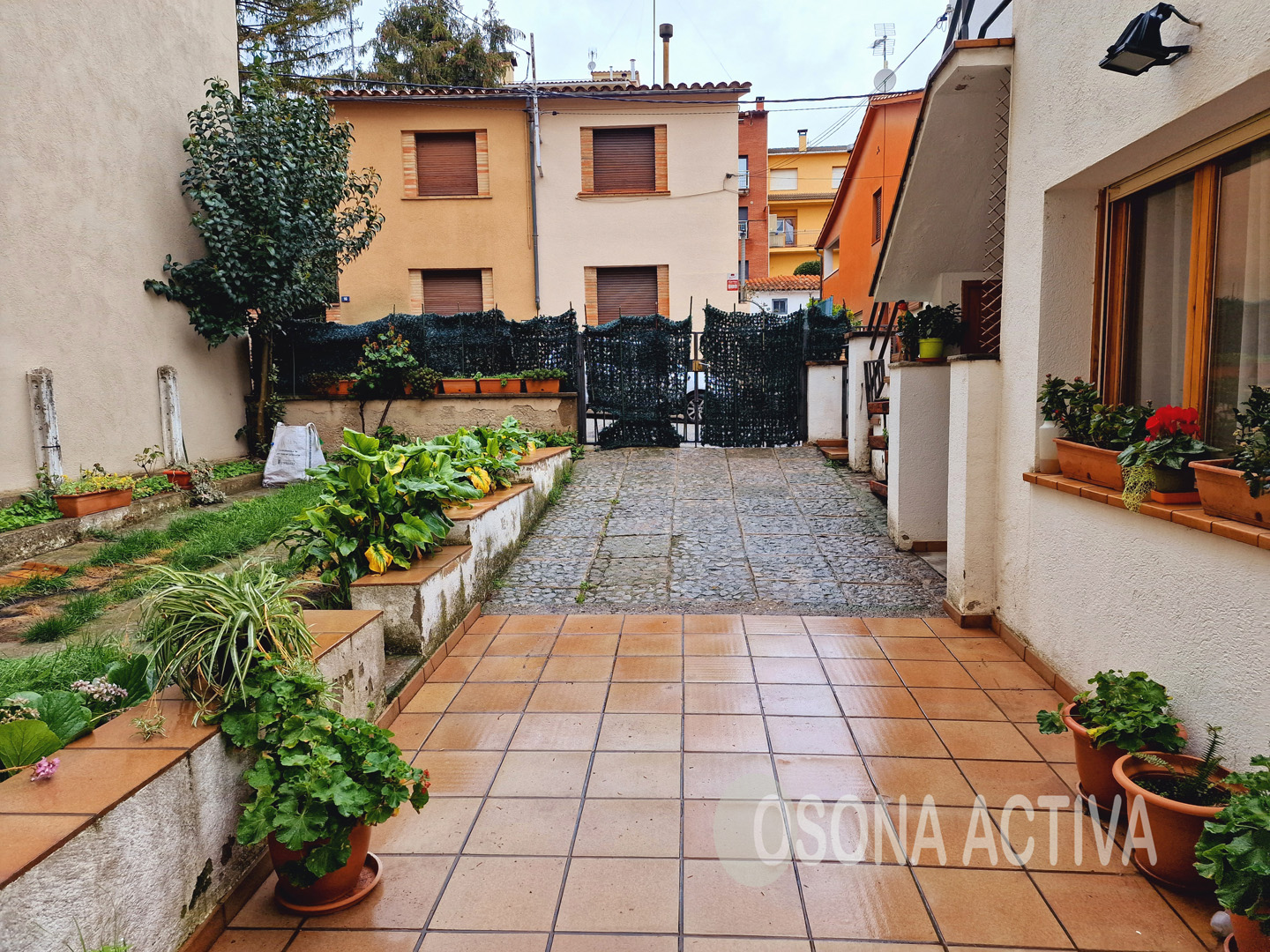 Planta baja con patio a Centelles